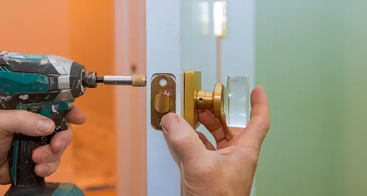 Broken Door Knob Fix in Ensley, FL